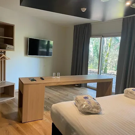 Le Bois Dormant-hotel Restaurant & Logis 3*