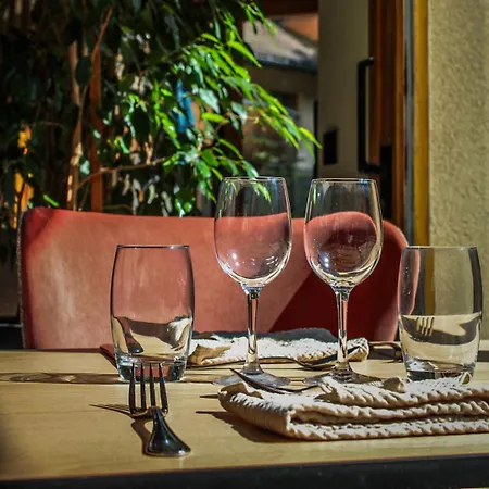 Le Bois Dormant-hotel Restaurant & Logis 호텔