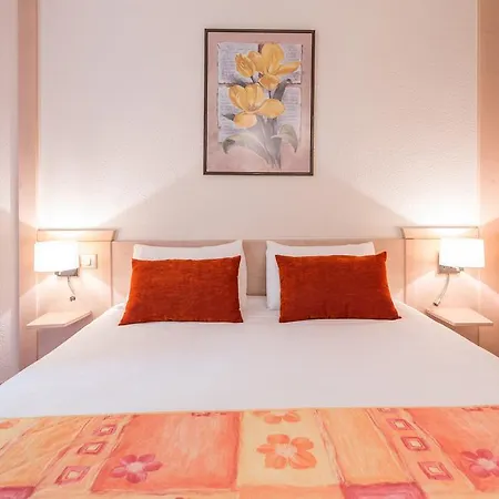 호텔 Le Bois Dormant-hotel Restaurant & Logis 3*